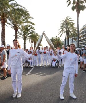Alizé Cornet Instagram - Ce fut évidemment un crève-cœur de ne pas me qualifier pour mes 5ème jeux olympiques à la maison, mais quelle immense joie de porter toutes ces valeurs sportives si chères à mon cœur à bout de bras. De relayer cette flamme, symbole de paix et d'unité, qui devrait nous inspirer en cette période où nous pourrions être divisés.

Merci @paris2024 et ma @villedenice pour ce moment magique 🔥 et bon courage à tous les merveilleux athlètes qui vont représenter la France cet été 🇨🇵💪

#relaisdelaflamme #Paris2024