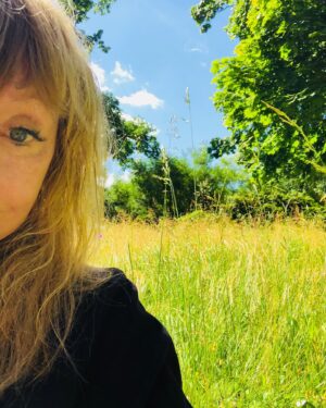 Alla Pugacheva Instagram - У меня есть свой лужок,приходи ко мне дружок.🌿#лето#счастье