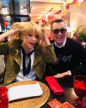 Alla Pugacheva Instagram - Гуляем с друзьями по Китайски.С Новым годом!!!