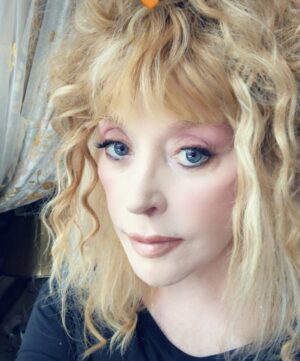 Alla Pugacheva Instagram - Люди, люди, люди! Ничего со мной не сделать Вам. Я давно не верю злым словам. Не врите и будете здоровее. БОГ  вам судья.
Спасибо газете МК и лично Артуру Гаспаряну @artur_gasparyan_mk за ПРАВДУ.
#МК #Заврались #танкигрязинебоятся.