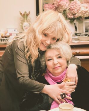 Alla Pugacheva Instagram - Великолепно отметили ЮБИЛЕЙ Татьяны Тарасовой.ЖИВЕМ ДАЛЬШЕ!!!❤️🌺👍#юбилей Тарасовой.