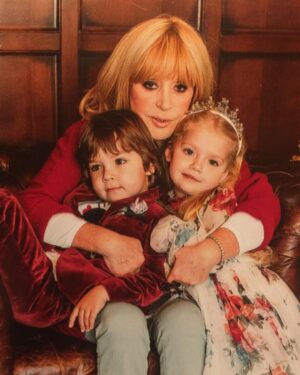 Alla Pugacheva Instagram - Пусть всегда будет МАМА,пусть всегда будем МЫ.❤️❤️❤️❤️❤️
