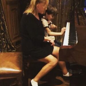 Alla Pugacheva Instagram - Свобода творчества.#композиторГарри#Ясаммама