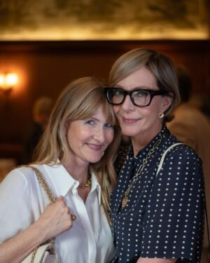 Allison Janney Instagram - What an honor getting to watch my idol, Carol Burnett,  get her hands and feet in cement at #Grauman’sChinesetheatre 😍 #icon #livinglegend @appletv @palmroyaletv