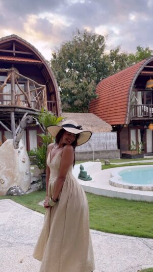 Alma Hussein Instagram - Comment link for outfit deets>🎀

( Bali , outfit , grwm, fun , lifestyle)

#explore#explorepage#exploremore#recommended#trend#trending