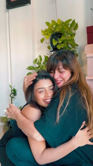 Alma Hussein Instagram - Our moms deserve the best> what we do is absolutely nothing compared to what sacrifices they’ve done for us. Please go and hug your mom, tell her how you appreciate what she has done for you.
Dear maa, I love you. Thank you for letting me be free, for letting me be “ me” . Thank you for not restricting me and allowing me to live, you have made me a better person. You’re the kindest person ever, if I’m even 1% as kind as you, I’ll win in life. You’re the only person who is not selfish , you’ve given me everything without expecting anything from me. I love you, I cannot imagine my life without you ❤️

#explore#explorepage#exploremore#recommended