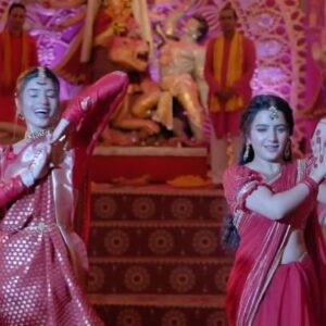 Alma Hussein Instagram - Neerja ne ki Abeer ke mangetar ke saath dance performance. Kya isse badh jaayegi mahaul mein taapmaan? 

Dekhiye #NeerjaEkNayiPehchaan, Mon-Sun raat 8:30 baje, sirf #Colors aur @officialjiocinema par.

@snehawagh @panjabikamya @aasthasharma.27 @rajveer__singh @alma_hussein28