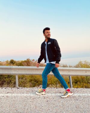 Alper Saylık Instagram - Pazar gününüzü tebrik ediyorum.🤔