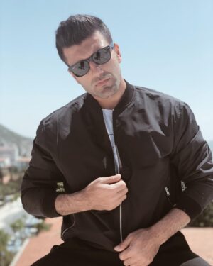 Alper Saylık Instagram - Gözlük camındaki ayrıntı!😎😃 @burakdiri_