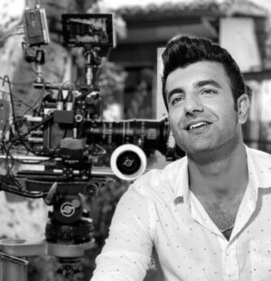 Alper Saylık Instagram - Canım Kalk Gidelim’e... Canım Şakir’e, sevenlere ve emeği geçen herkese sonsuz teşekkürler.  #kalkgidelim yılbaşı özel (final) bölümüyle  bu akşam 20.00’da #trt1 de.💙🕺🏻