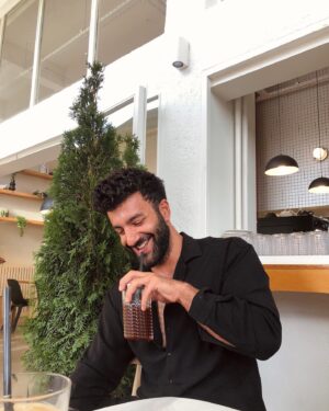 Alper Saylık Instagram - İyi bayramlar🙋🏻‍♂️🎉
