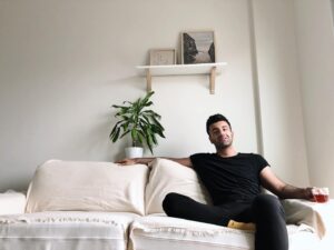 Alper Saylık Instagram - Çok acil çay içmemiz gereken konular var.☕️