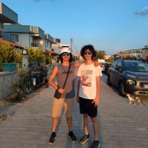 Alperen Efe Esmer Instagram - Güneş, kum ve deniz...☀️😎🏖️
#izmir #çandarlı #dikili #summer #aile #eğlence #summervibes #thisisit #vocation #candostlar