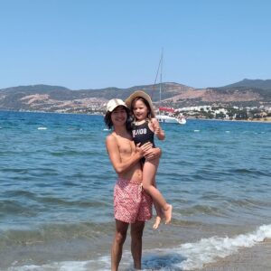 Alperen Efe Esmer Instagram - Güneş, kum ve deniz...☀️😎🏖️
#izmir #çandarlı #dikili #summer #aile #eğlence #summervibes #thisisit #vocation #candostlar