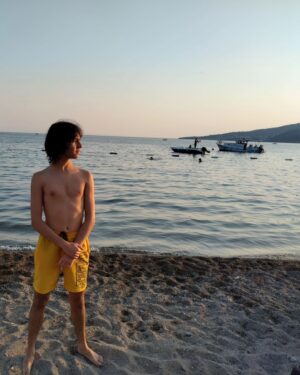 Alperen Efe Esmer Instagram - Bir başkasın İzmir🌊🌅
#thisisit #summer #candostlar #summervibes #vocation