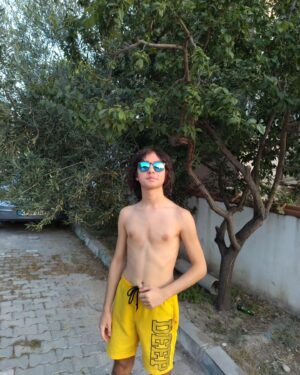 Alperen Efe Esmer Instagram - Bir başkasın İzmir🌊🌅
#thisisit #summer #candostlar #summervibes #vocation