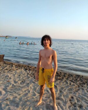 Alperen Efe Esmer Instagram - Bir başkasın İzmir🌊🌅
#thisisit #summer #candostlar #summervibes #vocation