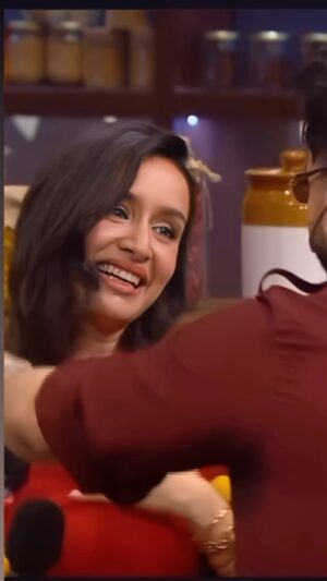 Aly Goni Instagram - 🥰Crush ho toh @shraddhakapoor jaisi ho Warna na ho.. 
Aut Dost @rahulvaidyarkv @kkundrra @arjunbijlani jaise ho Warna na ho 🤣🤣🤣🤣😂
#Stree 
#LaughterChefs