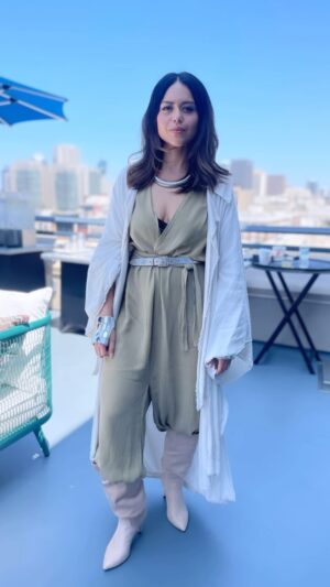 Alyssa Diaz Instagram - @comic_con 2024 with @therookieabc family @missoneil @ebwinter @mekiacox @richardtjones @shawnrashmore @nathanfillion @lissethchavez @jennadewan  Thank you to the dream team @ritaghanimela 👘 @jrd_hairgod 💇🏻‍♀️ @maycup_ 💄for my Dune meets disco in the desert inspíration and @erevosaether for these unique mirrored moto gloves 🙌🏼🌟