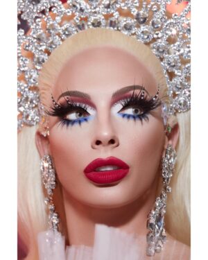 Alyssa Edwards Instagram - WOW, This Was A MOMENT...
A Year Ago This Day! 
The Official @anastasiabeverlyhills #ABHxAlyssaEdwards HOWDY To The World  @rupaulsdragcon 🦄
Talk About A DREAM Team SLAY🌈
Creative Director @norvina 
Photo:
@sanchezzalba Albert Sanchez &
Pedro Zalba 
Makeup @alyssamarieartistry 
Hair @in2gr8ion 
Jewels @fiercejewels_official 
Dress @cazias 
#DancingQueen #ABH #Drag #Queen #HausOfEdwards
