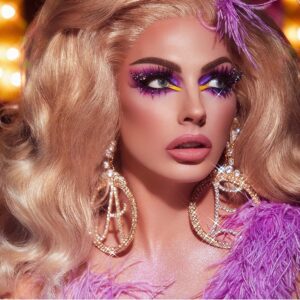 Alyssa Edwards Instagram - It's the Eye of the tiger, 
it's the Dream of the fight @anastasiabeverlyhills @norvina #ABHxAlyssaEdwards 🦄
Makeup: @alyssamarieartistry 
#DancingQueen #Drag #Queen #anastasiabeverlyhills #Beauty