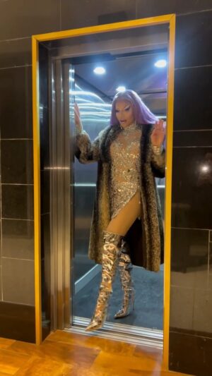 Alyssa Hunter Instagram - The Elevator: 🏳️‍🌈🤡❌
“Welcome to July Baby Pride is over”

Canceled for the Video! 🥴
#Aplastá  #PureDeDrag  #Bolivia #EndOfPride  #FunnyMoments #Gurlll  @fresco_bo @rupaulsdragrace
