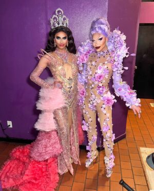 Alyssa Hunter Instagram - BLOOMING IN LAVENDER! 💜🌸🪻🌷

Category Is: “I Can Buy myself Flowers” 

#SpringHasSprungLook✨
Special guest at the Coronation of the new Miss Orlando Babalu 2024 @babalunationalsystem. Thank You @kidamandersonofficial For having me and for a wonderful Weekend in Orlando. I Love You all.💐

🪡Base: @flowers_nahara 
🔨Styled: @thealyssahunter 
💇🏼‍♀️Hair: @luova.wigs 

#Lavender #flowers #Spring #Costume #Drag #rupaulsdragrace #Superstar #Fashion #creativity #tattoo #loreen #lavenderhair #DragRace #Allstars #Primavera