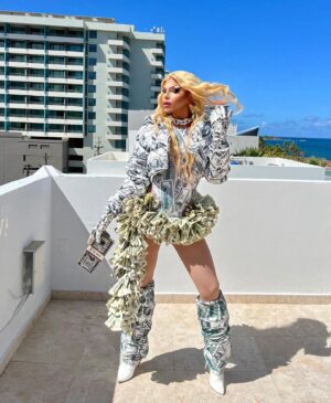 Alyssa Hunter Instagram - HUSTLER GIRL! 💵💰💸 

BLING BLING BLING✨💅🏼 
Drag Brunch Look @thetryst_sanjuan. 

👗: Styled by me. 
📸: @yougotmelvin 
📍: @thetryst_sanjuan 

Rudemption Look @rupaulsdragrace. 
#Money #richgirl #Blondes #hustlers #moneyflow #suggardaddy #fantasy #dragrace #AlyssaHunter