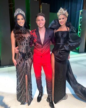 Alyssa Hunter Instagram - MISS EARTH PR 2024 👑🌏🇵🇷

Fungiendo como Jurado en la Gran final del @missearthproficial. Felicidades a todas las chicas, 
Lucieron Hermosas y cada una Brilló en el escenario.✨ 

Gracias @joeamhed por la Invitación y por esta gran oportunidad y Felicitaciones por tan Hermoso Certamen.👏🏼

Muchas Felicidades a Nuestras Nuevas Soberanas 
Miss Earth PR 2024 @biancaraballo & 
Miss Global PR 2024 @edirisjoan. 
Disfruten su año de Reinado al máximo. #SonPuertoRico❤️ 

🪡: @eddie__xavier / @atelier_house_of_laboyx 
👞: @calvinklein 

#pageantlife #Judge #missearthpuertorico #MissEarth #blackandred #mensuit #Queens #PuertoRico #missglobal #beautyqueens