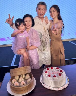 Amanda Chou Instagram - /
進入獅子月份了🦁️

感謝老天
讓我們規劃的暖壽驚喜沒有因颱風而流局

祝我上輩子的情人生日快樂🎂
希望他可以健康帥氣 繼續遊山玩水 開心到老🤎