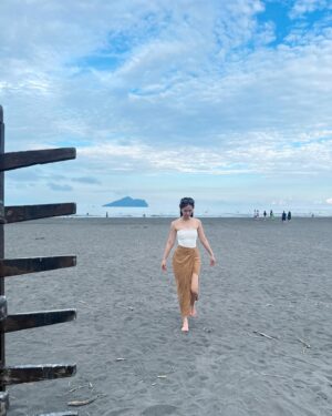 Amanda Chou Instagram - /
來點夏日海灘度假穿搭照🏖️