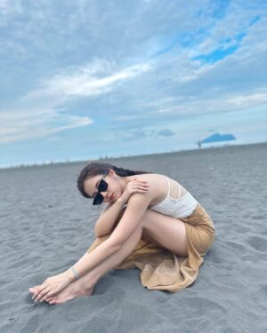 Amanda Chou Instagram - /
來點夏日海灘度假穿搭照🏖️