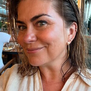 Amanda Lamb Instagram - Got to love a bit of gold accessories with a sun tan…. Tagged each one for you so you can see where they’re from and I’ll link them on stories too…