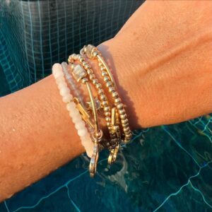 Amanda Lamb Instagram - Got to love a bit of gold accessories with a sun tan…. Tagged each one for you so you can see where they’re from and I’ll link them on stories too…