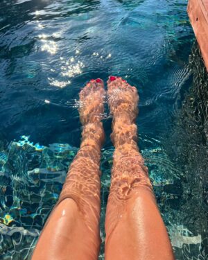 Amanda Lamb Instagram - Bloody hell I wish we could have summer holidays forever… first day included manky rescue cats, me trying to steal an 8ft inflatable flamingo and getting busted by a very angry Russian…. All in all it’s an amazing start… girls are happy… I am happy…