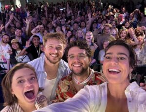 Amanda Lehan-Canto Instagram - “We’re on lunch can you come back?”
@vidcon 👏🙌👯‍♀️🐬🩵

Love this cast & crew @smosh !