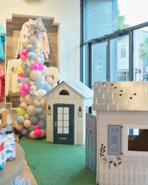Amanda Seyfried Instagram - @sewingdownsouth throws a GREAT party 🎈🏠