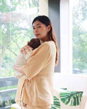 Amander Liew Instagram - 3 weeks with you, my little lion cub ❤️
…
Been figuring out motherhood in the comfort of @momleyloft, with guidance from experts from @hegen & @hegenlactationcentre, and non-stop pampering from @madam.partum ✨
⠀
Wei En and I have grown so much so far, but I guess parenthood is a never ending journey.
.
.
.
📷: SuperDad @l.weien ✨❤️
#parenthood #firsttimemom