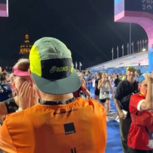 Amandine Petit Instagram - Finisher du Marathon pour Tous sur le parcours des Jeux Olympiques de Paris 2024 ! Fierté éternelle 🫀❤️‍🔥🏅Une ambiance incroyable, un dénivelé inimaginable, des millions de frissons qui feront de cette nuit du 10 août 2024 un moment inoubliable ! Merci à ma famille @teamorangerunning @claudehenriduriez ma @flora_dlhs et mon Aiyoub 🧡🔥😍 sans oublier mon coach @dorian_louvet sans qui je n’aurais jamais couru plus qu’après mon bus au lycée ! (5 heures 26 minutes et 03 secondes)