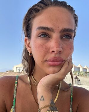 Amandine Valles Instagram - salty skin and sandy toes 🐚🥥🤍