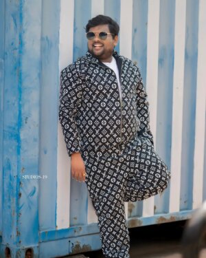 Amardeep Chowdary Instagram - Shooting lo ala saradaga ma Amarudu & Gouthamudu tho from our Kiraack Boys Khiladi Girls Location 

My Costume: @stylehub_topnotch
#tastyteja #gauthamkrishna #amardeep #BiggBoss7Telugu