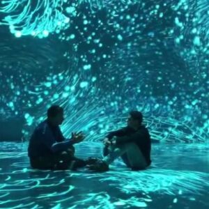 Amaro Gómez-Pablos Instagram - Una cosa es ver un cuadro... otra muy distinta es estar inmerso en un lienzo en movimiento, con colores y formas que fluyen en Instalaciones Digitales de gran nivel. Es una expresión de Arte en el Siglo 21, que usa tecnología, inteligencia artificial... una danza de la que eres parte. Lo recomiendo, @artechouse en NYC, en Miami o DC!! Grabando #AlLimiteDeLaFiccion que se estrena en marzo por @canal13cl @teletrece ¡Gracias compañeros de @trecelab !!!