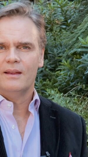 Amaro Gómez-Pablos Instagram - ¿Qué relación hay entre la pandemia y la crisis climática? ¿Será casual que los negacionistas del cambio climático lo hayan sido también de este virus en sus orígenes? ¿Es coincidencia que países como Alemania que lideran la lucha por disminuir nuestras emisiones sean también quienes mejor han lidiado con la emergencia sanitaria del Covid19? Este es un desafío sin fronteras que llama a la cooperación y solidaridad.. y la ciencia como solución. Escucha y COMPARTE. #EsteVirusLoParamosUnidos @acciona