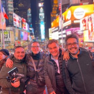 Amaro Gómez-Pablos Instagram - Postales de un viaje por Estados Unidos... desde Washington, por California, Utah, Missouri y Nueva York... haciendo #AlLimiteDeLaFiccion y topándonos con buenos amigos y mejores abrazos @isidoraldunate y @matiasalcalde ¡¡salud por los buenos equipos y los grandes proyectos!! @felipecarta @juls_sant @colombafilms 👏👍👏 GRACIAS @trecelab @canal13cl @teletrece @entel