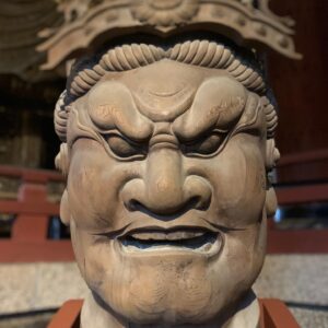 Amaro Gómez-Pablos Instagram - El peso cultural de Japón fue proporcional a su simpatía en las calles... un país de con-vivencia  pese a sus brutales contrastes. Fieles a su singular tradición, capaces de honrar sus costumbres al tiempo que abren de par en par la ventana del futuro y de paso moldean nuestro horizonte ... botón de muestra, asistimos a una prédica de un robot con su propia feligresía. Uno de muchos humanoides y el comienzo de esta tecnología. He aquí algunas postales de un singular viaje de trabajo que se mostrará por @canal13cl en @teletrece en la serie de reportajes #AlLimiteDeLaFiccion que presentará @entel y que saldrá al aire este marzo.