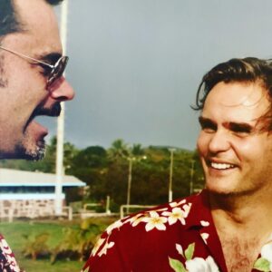 Amaro Gómez-Pablos Instagram - Por un “accidente” llegó a la televisión y a animar, por un “accidente” se nos fue. Hoy recordando a Felipe Camiroaga cuyo whatsapp me niego a borrar de los contactos, a 8 años de su muerte. Esta imagen y las experiencias vividas en Isla de Pascua me dieron la fuerza para cubrir la tragedia en Juan Fernández a modo de homenaje, con cariño y profesionalismo en momentos de mucha tristeza... por él, su equipo y por otro gran chileno: Felipe Cubillos y quienes lo acompañaban. Personas alegres y de entrega. Se los echa de menos.