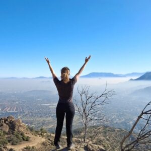 Amaya Forch Instagram - Y qué hacemos con esta contaminación ? Nos vamos a la punta del cerro ?