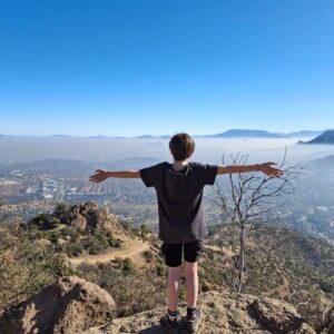 Amaya Forch Instagram - Y qué hacemos con esta contaminación ? Nos vamos a la punta del cerro ?