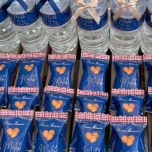 Ambre Abadia Instagram - 💙 @itsambre_off nous a fait confiance pour gâter son chéri pour son anniversaire 

🔵 Chaque convive repartira avec un souvenir :  la Madeleine, nouveauté 2024, ainsi qu’une bouteille d’eau ornée d’un joli noeud assorti à la décoration de @oneeventazur 

✍🏼 Écrivez nous un message privé ou un commentaire pour plus de renseignements 

Design : @marinemelo13 

#birthday #boy #cadeau #cadeaupersonbalisé #papeterie #personnalisation #anniversaire #event #decor #decoration #decoranniversaire #alpesmaritimes #grasse #cannes #44ans