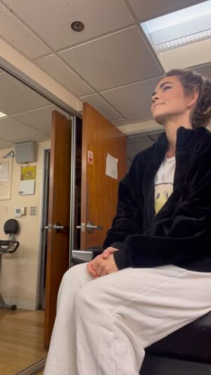 Amelia Heinle Instagram - My favorite thing! #cbsdaytime #makeupartist